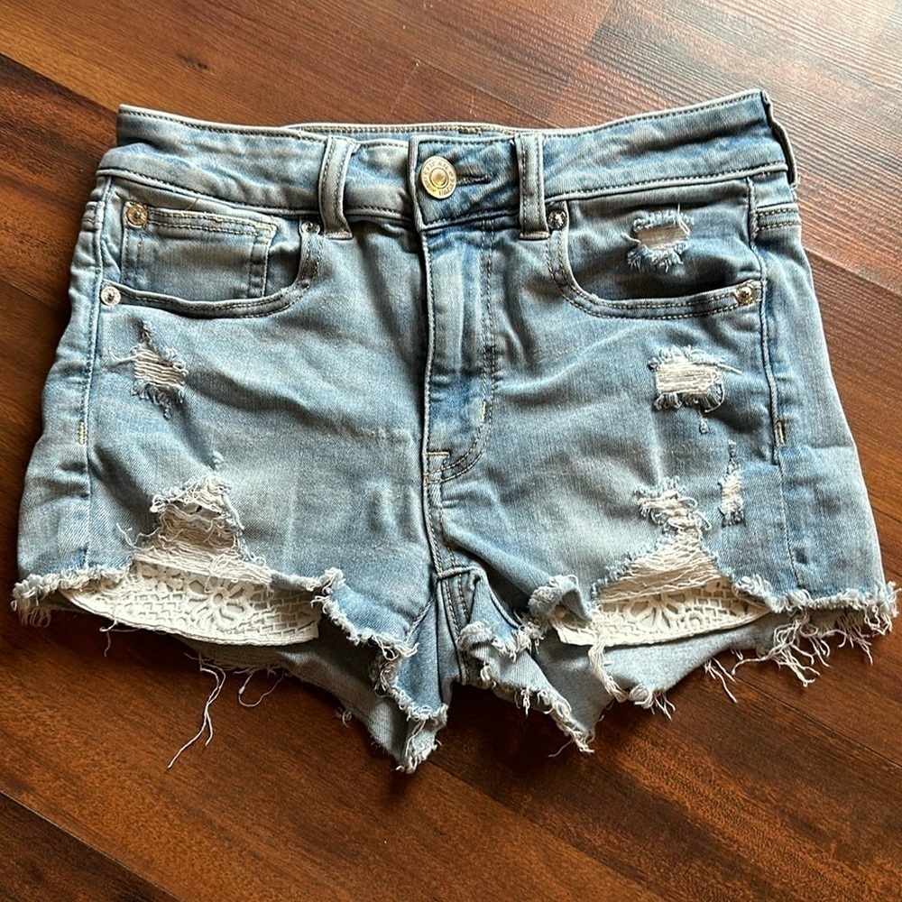 American Eagle Cropped Booty Shorts Size 2-Light Blue Denim